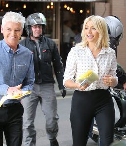    hollyw160617BZNimage32.jpg