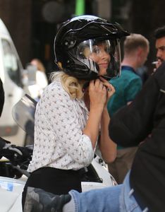    hollyw160617BZNimage33.jpg