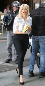    hollyw160617BZNimage38.jpg