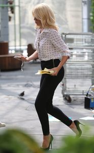    hollyw160617BZNimage42.jpg