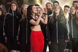        lorde190617BZNimage108.jpg