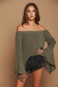 594c9301264ff_St.LuciaOffTheShoulderBlouse-1.thumb.jpg.1cc6af07a94cc06061685b54419fdef7.jpg