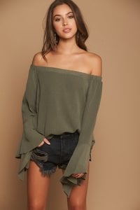 594c930310f2a_St.LuciaOffTheShoulderBlouse-2.thumb.jpg.313c3fff41fd136404a81fd7b1f4b53b.jpg