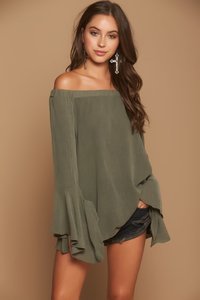 594c930552d80_St.LuciaOffTheShoulderBlouse-3.thumb.jpg.f5414d8572cd71a81804ae2b9d0499ba.jpg