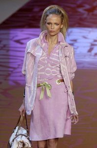 Valentino SS05 show2 CC 064.jpg