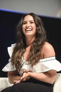 594f1635956f5_Demi-Lovato-at-Cannes-Lions-Festival-2017--08.thumb.jpg.5c9fdd0dd86a6619a6c7bc173a077d0f.jpg