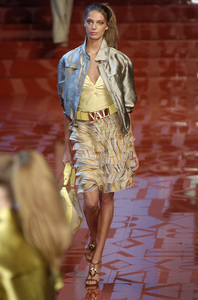 Valentino SS05 show2 CC 120.jpg