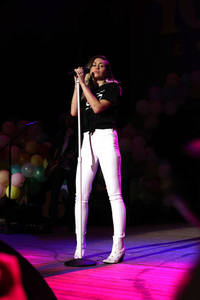 Miley Cyrus performs on stage during the 2017 BLI Summer Jam at Nikon at Jones Beach Theater on June 16, 2017 in Wantagh, New York 2.jpg