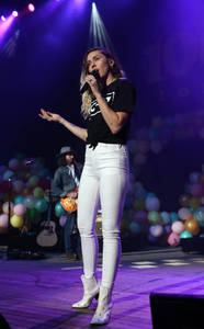 Miley Cyrus performs on stage during the 2017 BLI Summer Jam at Nikon at Jones Beach Theater on June 16, 2017 in Wantagh, New York 5.jpg