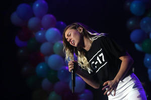 Miley Cyrus performs on stage during the 2017 BLI Summer Jam at Nikon at Jones Beach Theater on June 16, 2017 in Wantagh, New York 6.jpg