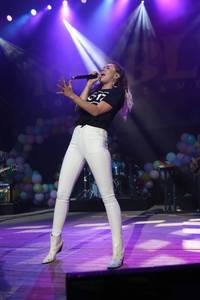 Miley Cyrus performs on stage during the 2017 BLI Summer Jam at Nikon at Jones Beach Theater on June 16, 2017 in Wantagh, New York 9.jpg