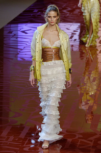 Valentino SS05 show2 CC 127.jpg