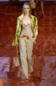 Valentino SS05 show2 CC 031.jpg