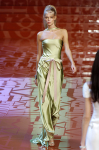 Valentino SS05 show2 CC 125.jpg