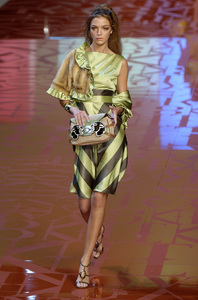 Valentino SS05 show2 CC 166.jpg