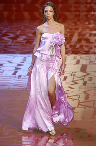 Valentino SS05 show2 CC 195.jpg