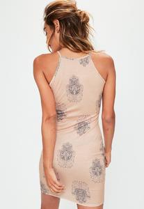 5952d270dc5ec_pink-hamsa-hand-racer-bodycon-dress3.thumb.jpg.4c1852d92ab994b40b40559095c34e59.jpg