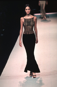 5953d73947a8c_HerveLegerSpringSummer1999ParisFashionWeek.thumb.jpg.93af647847e4a4c0aafd8f1d22bd3a8b.jpg