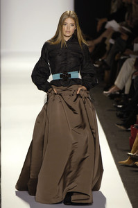 Carolina_Herrera_Fall_2006_ceG1zIkNLUzx.thumb.jpg.a965e38bb0320ae210ed6301837fde22.jpg