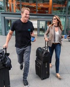 Cindy-Crawford-and-Rande-Gerber-at-the-London-Airport-June-13-2017-2.jpg