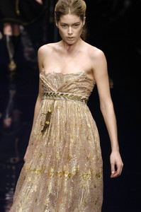 Dolce_Gabbana_Fall_2006_-lstm-nQ0d7x.thumb.jpg.c2ca71c040fba8292ff4f8de32413ab4.jpg