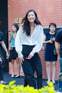 EVENTS_ARRIVAL_FENDI_BEIJING_JUNE17_LIU1.jpg