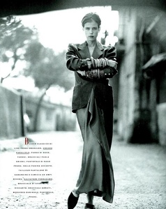 Elgort_Vogue_Italia_February_1989_04.thumb.jpg.4bd30ef7cdae670a4f1aa9648d067fe6.jpg