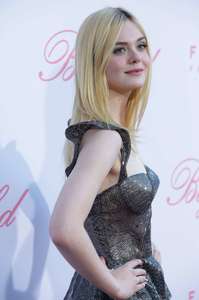 Elle-Fanning--The-Beguiled-Premiere-in-Los-Angeles--03.jpg