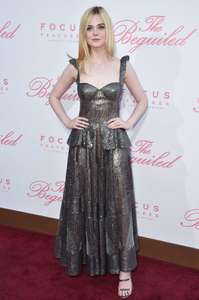 Elle-Fanning--The-Beguiled-Premiere-in-Los-Angeles--09.jpg