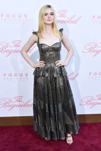 Elle-Fanning--The-Beguiled-Premiere-in-Los-Angeles--10.jpg