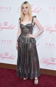 Elle-Fanning--The-Beguiled-Premiere-in-Los-Angeles--13.jpg