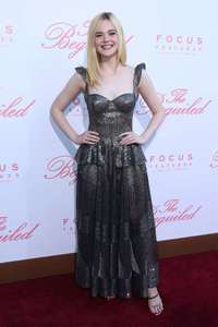 Elle-Fanning--The-Beguiled-Premiere-in-Los-Angeles--14.jpg