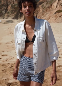 Everlane-Beach-Style-Summer-2017-Lookbook05.thumb.jpg.c1c94401b8824246d335fe61a324843e.jpg