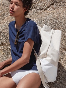 Everlane-Beach-Style-Summer-2017-Lookbook09.thumb.jpg.4203329fd152d432a74151cd38f0a5b3.jpg