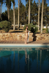 FLYNN-SKYE-PRE-SPRING-17-LOOKBOOK-CAMERON-HAMMOND-ARIEL-JUMPER-WHITE-5.thumb.JPG.cbcc0db9b65a1c30652a18667edc1ee4.JPG