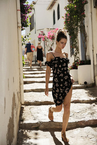 FLYNN-SKYE-PRE-SPRING-17-LOOKBOOK-CAMERON-HAMMOND-DANNY-MINI-DRESS-BLACK-GARDEN-CHIFFON-5-min.jpg