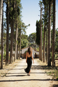 FLYNN-SKYE-PRE-SPRING-17-LOOKBOOK-CAMERON-HAMMOND-DEBBIE-DRESS-BLACK-5-min.jpg