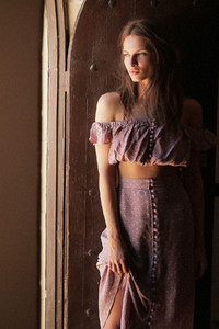 FLYNN-SKYE-PRE-SPRING-17-LOOKBOOK-CAMERON-HAMMOND-TORI-TOP-SOPHIA-SKIRT-3-min.jpg