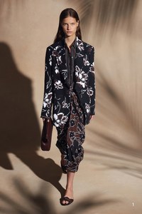 Faretta-michael-kors-resort-18.thumb.jpg.e24946bc92e330c62bef4ed0f90ab26b.jpg