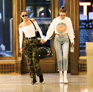 Gigi-and-Bella-Hadid--Out-for-dinner-in-NYC--05.jpg