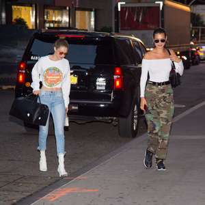 Gigi-and-Bella-Hadid--Out-for-dinner-in-NYC--06.jpg