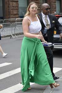 Iskra-Lawrence-at-AOL-Build-Series--02.jpg