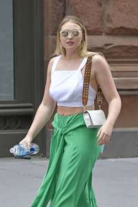 Iskra-Lawrence-at-AOL-Build-Series--11.jpg