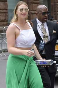 Iskra-Lawrence-at-AOL-Build-Series--12.jpg