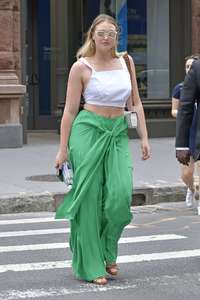 Iskra-Lawrence-at-AOL-Build-Series--15.jpg