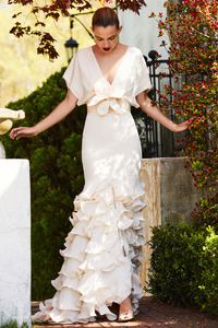 Johanna-Ortiz-MO-Exclusive-Una-Rosa-En-Invierno-Dress.thumb.jpg.a0e8ff64d8ba6246487d8d9bfc29ff08.jpg