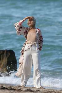 Karolina-Kurkova-on-a-Hamptons-Magazine-photoshoot--01.jpg