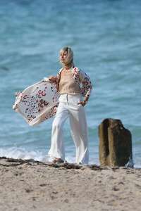 Karolina-Kurkova-on-a-Hamptons-Magazine-photoshoot--03.jpg