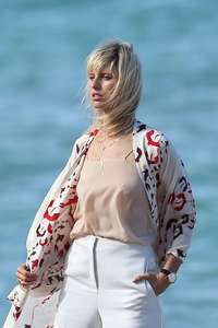 Karolina-Kurkova-on-a-Hamptons-Magazine-photoshoot--05.jpg