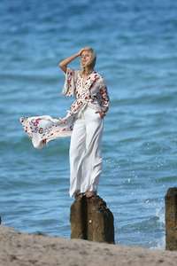 Karolina-Kurkova-on-a-Hamptons-Magazine-photoshoot--08.jpg